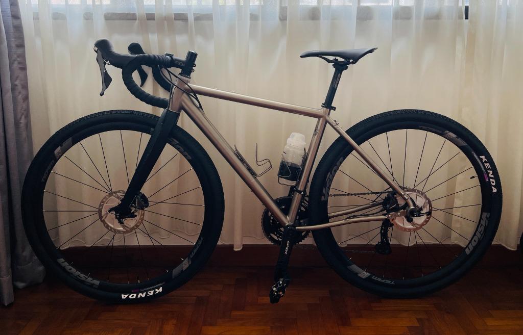 Lynskey GR300 Titanium Gravel Bike Shimano GRX 810 2x11 6 months old