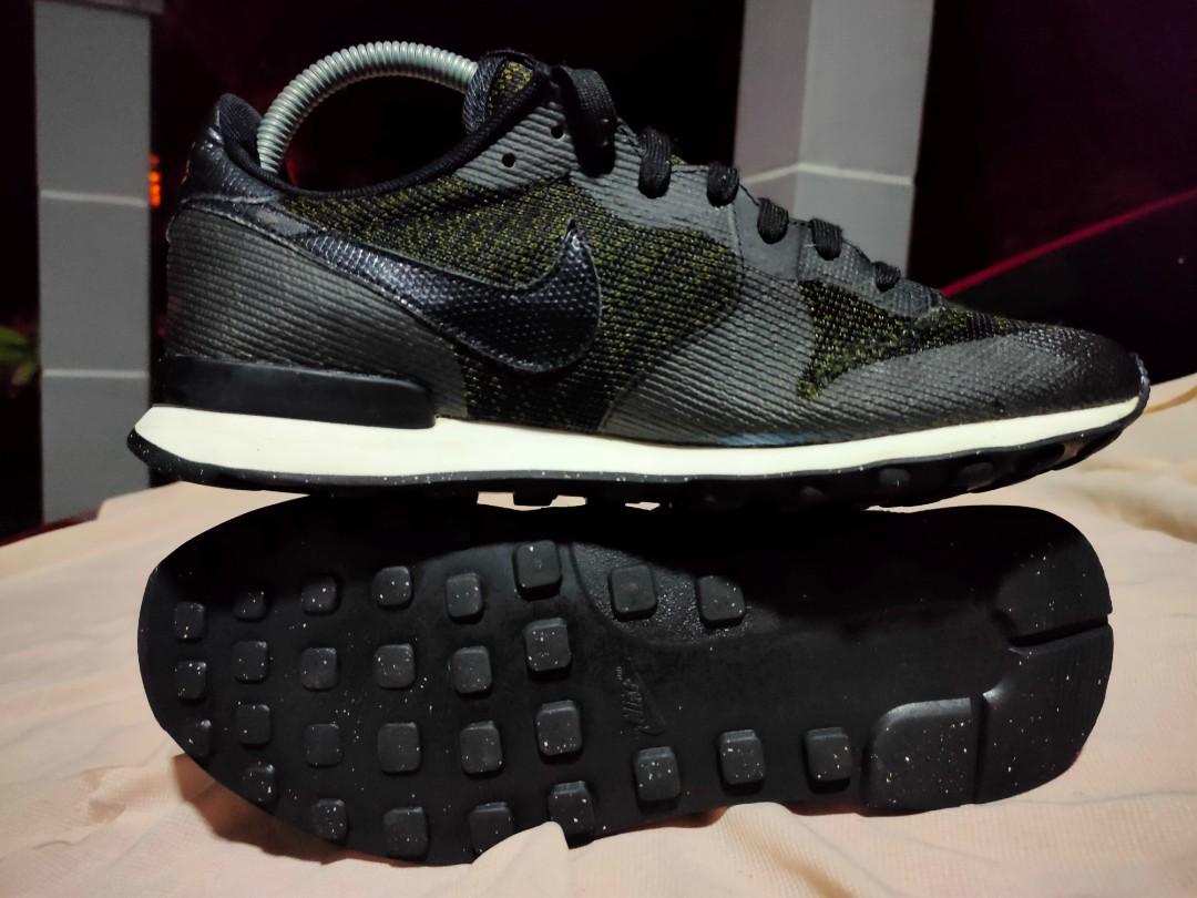 Nike new arrivals internationalist 5.5