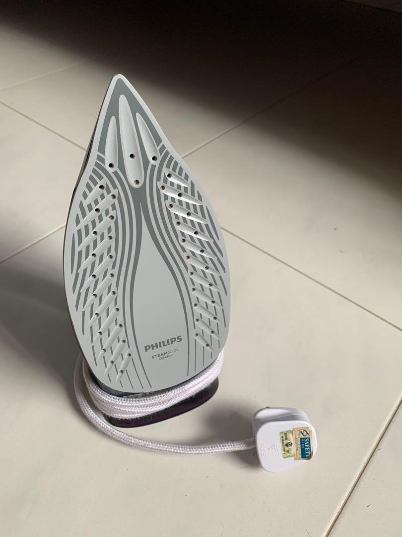 Philips Ceramic Glide Steam Iron GC2048/80, TV & Home Appliances, Irons