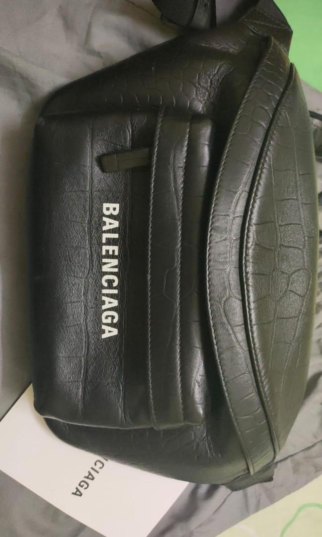 Harga waist bag balenciaga hotsell