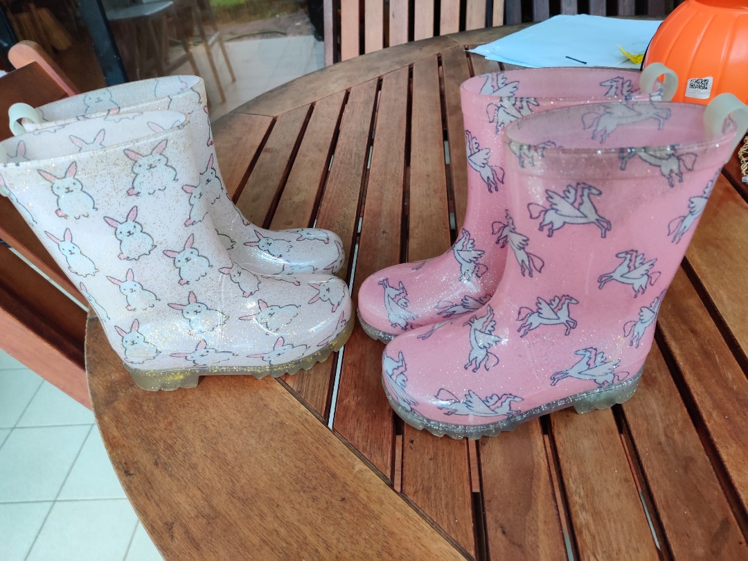 Girls gumboots top