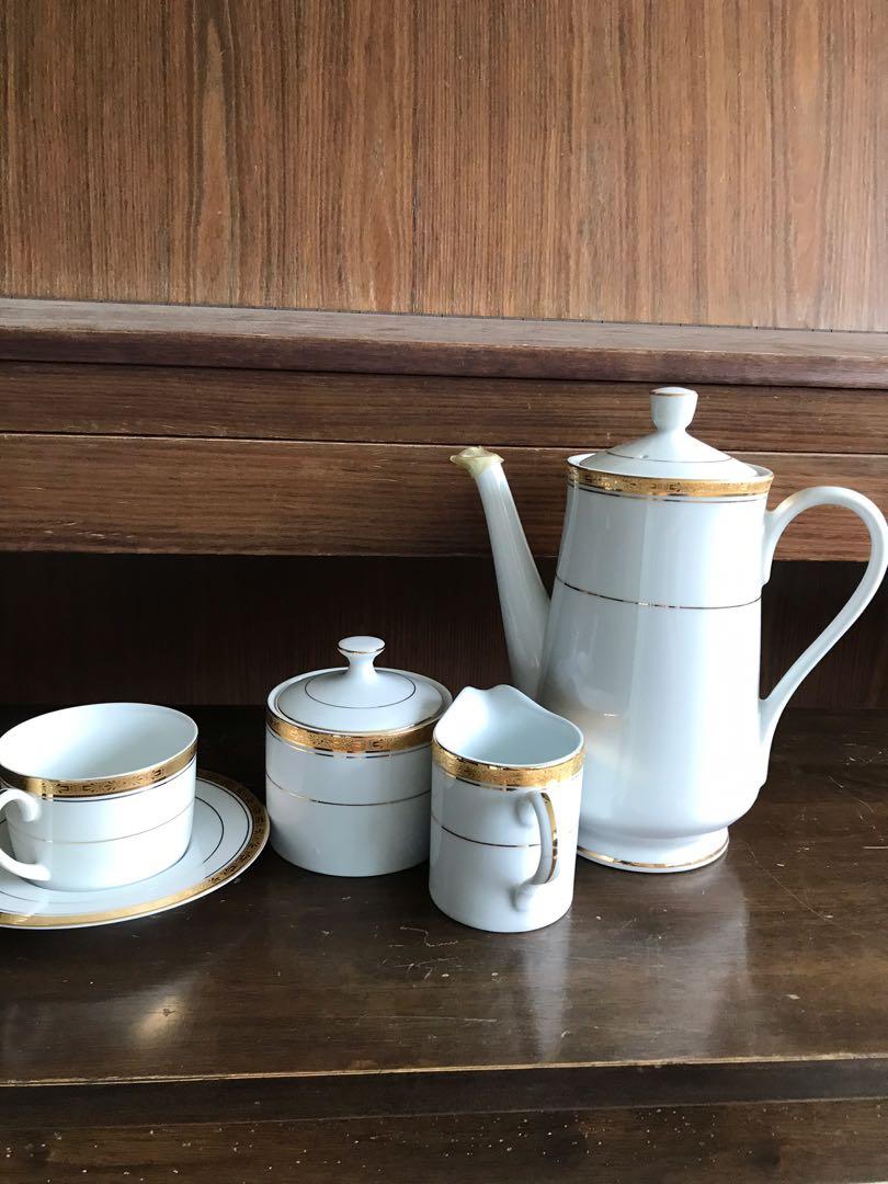 Vintage Tea Set Gold Encrusted Fine China Japan (Seizan), Hobbies