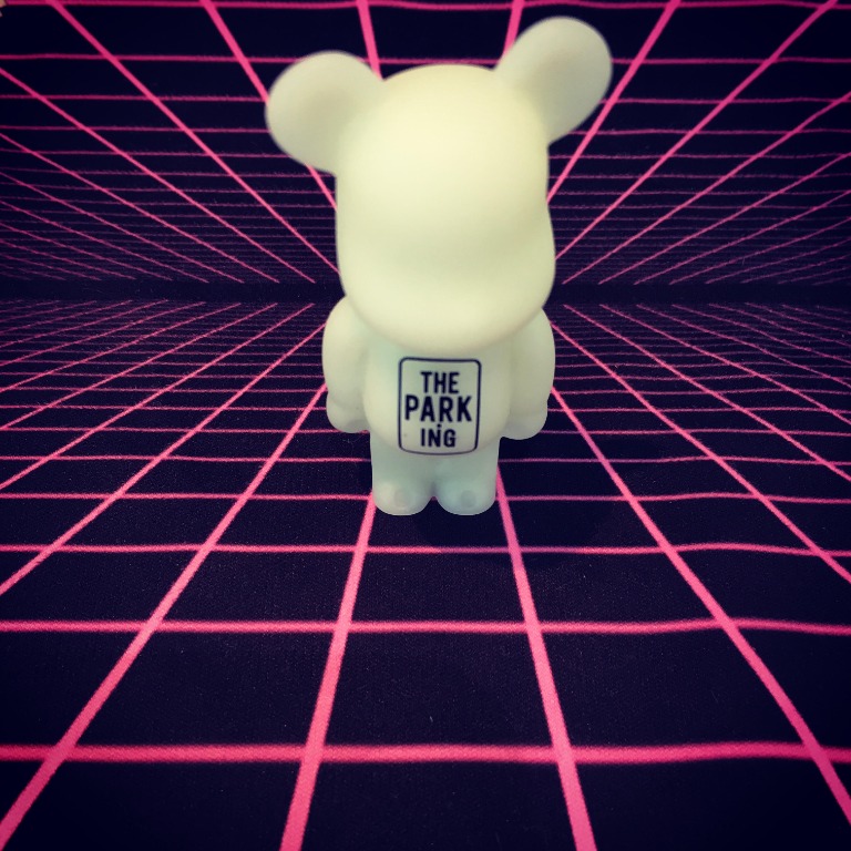 全新 絕版 The Parking Ginza Bearbrick PARK.ING 夜光, 興趣及遊戲, 玩具 & 遊戲類 Carousell
