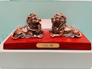 カ*て様 香港HSBC銀行 風水　ブロンズライオン像 2体セット非売品　獅子　箱 カ*て様 香港HSBC銀行 風水 ブロンズライオン像 2体セット非売品