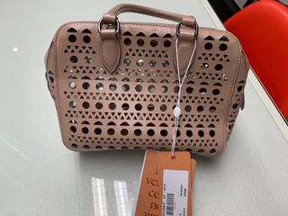 （分類：）位於 。 由 t.selling 提交（商品編號 1113766387，圖片 1）。簡介： 。