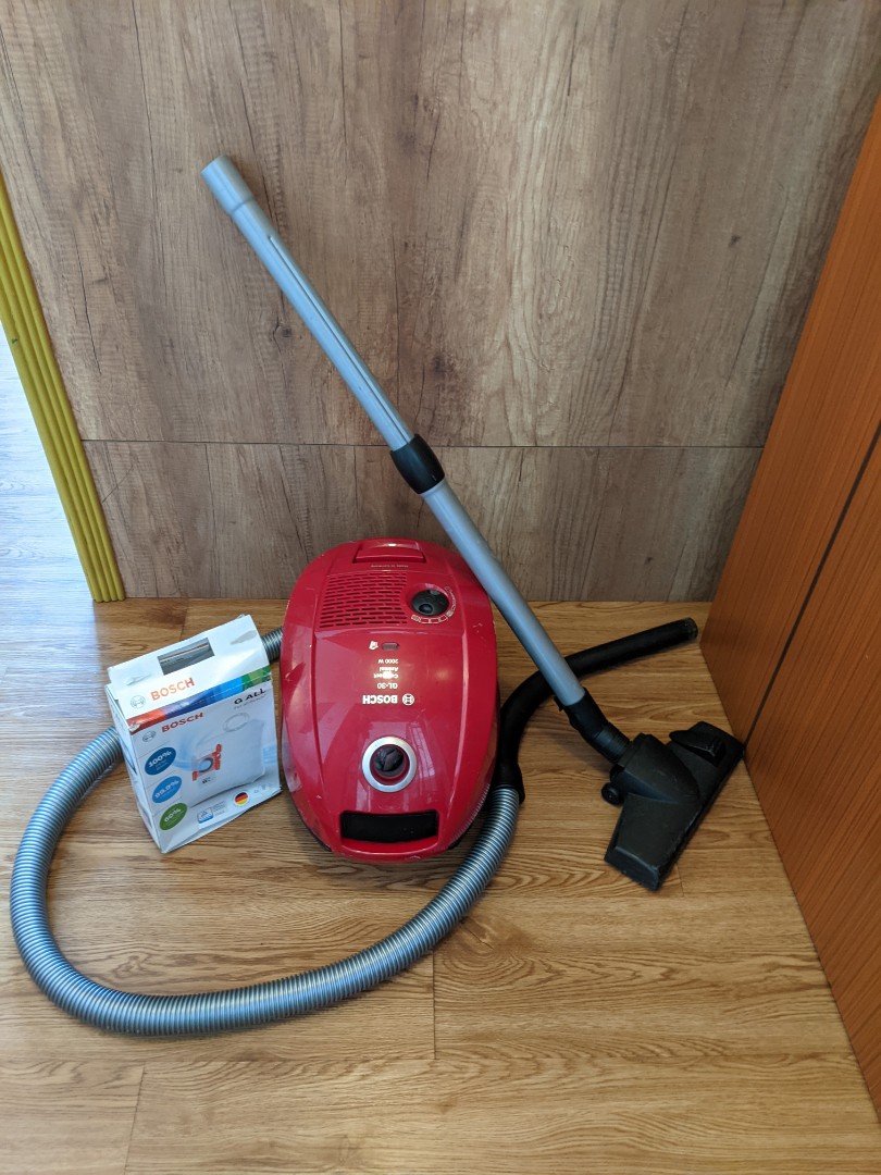 Bosch GL30 2000W Vacuum Cleaner + 3 Filter Bags, TV & Home Appliances