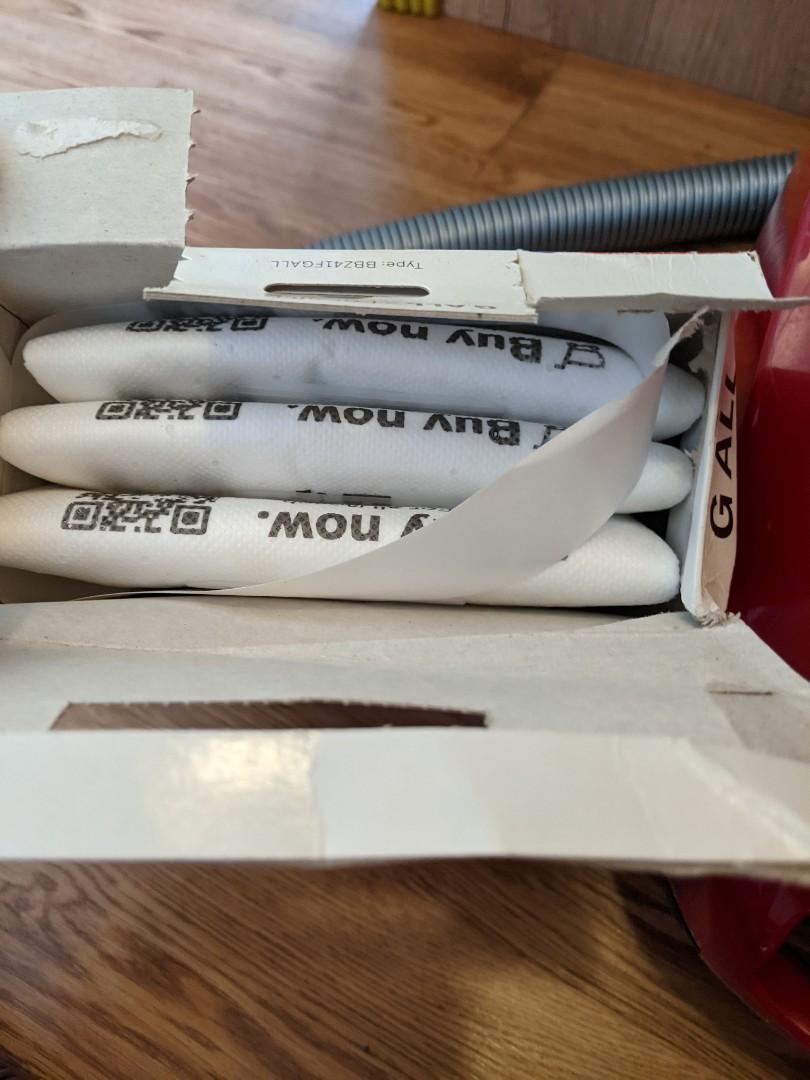 Bosch GL30 2000W Vacuum Cleaner + 3 Filter Bags, TV & Home Appliances