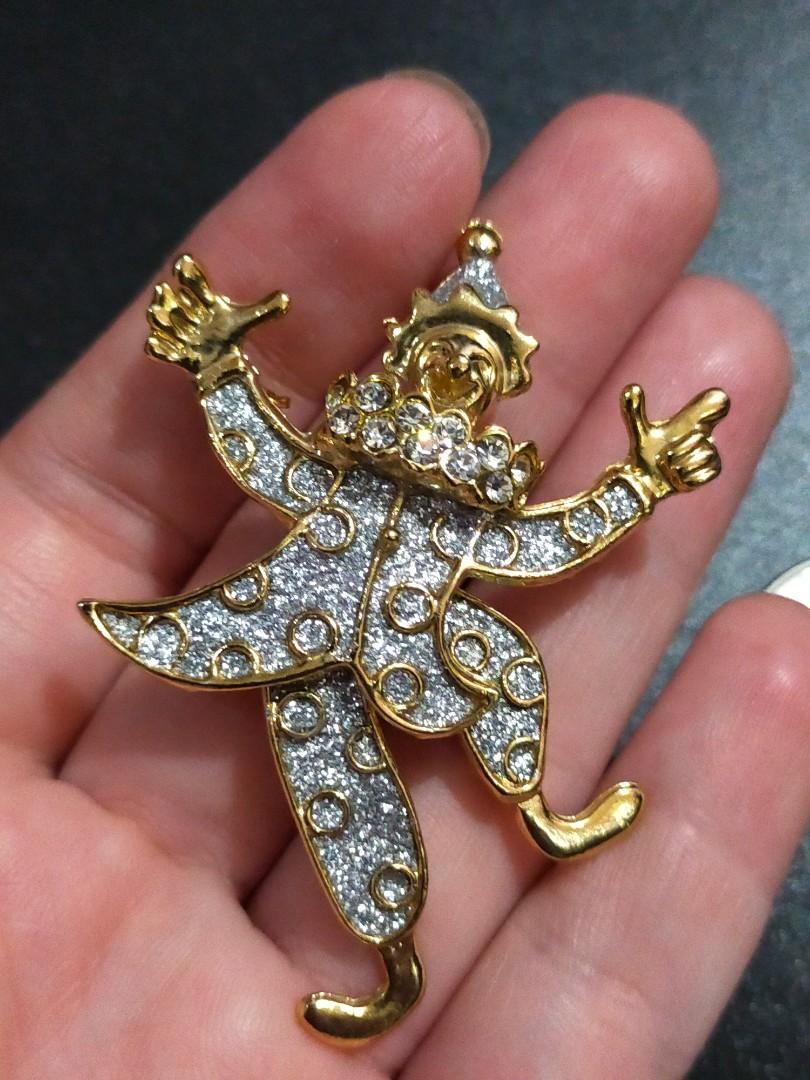 Clown brooch deals