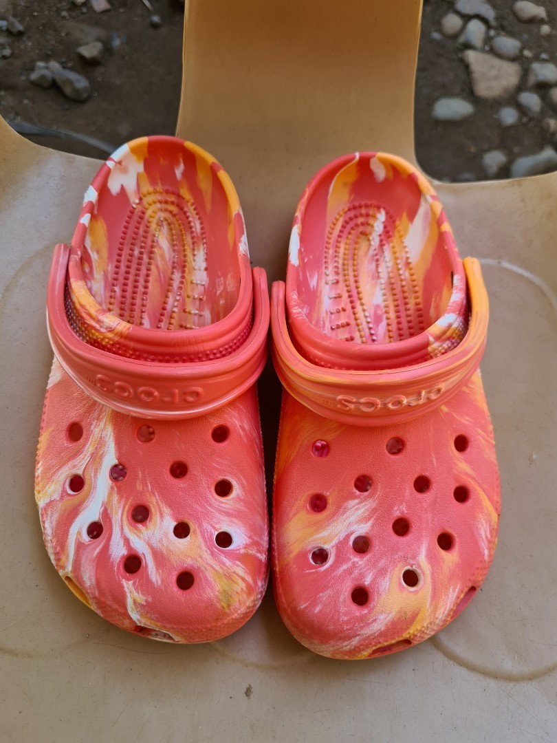 Crocs tie dye pink sales