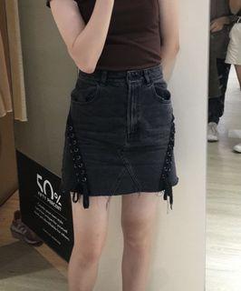 GU 煙灰色綁帶牛仔短裙