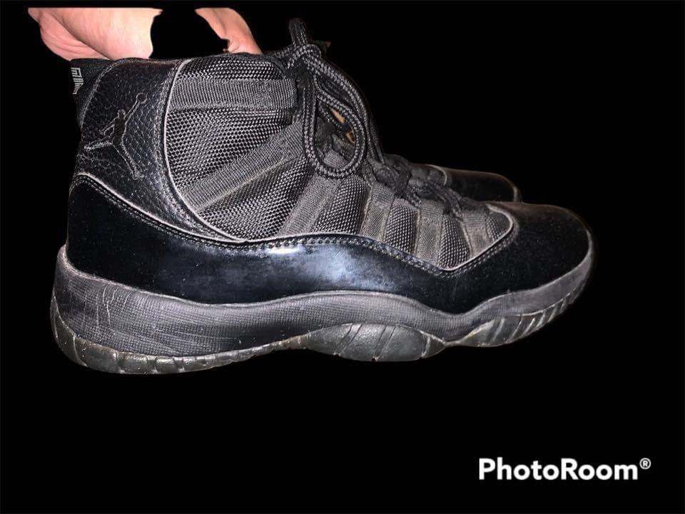 Pure black top jordans