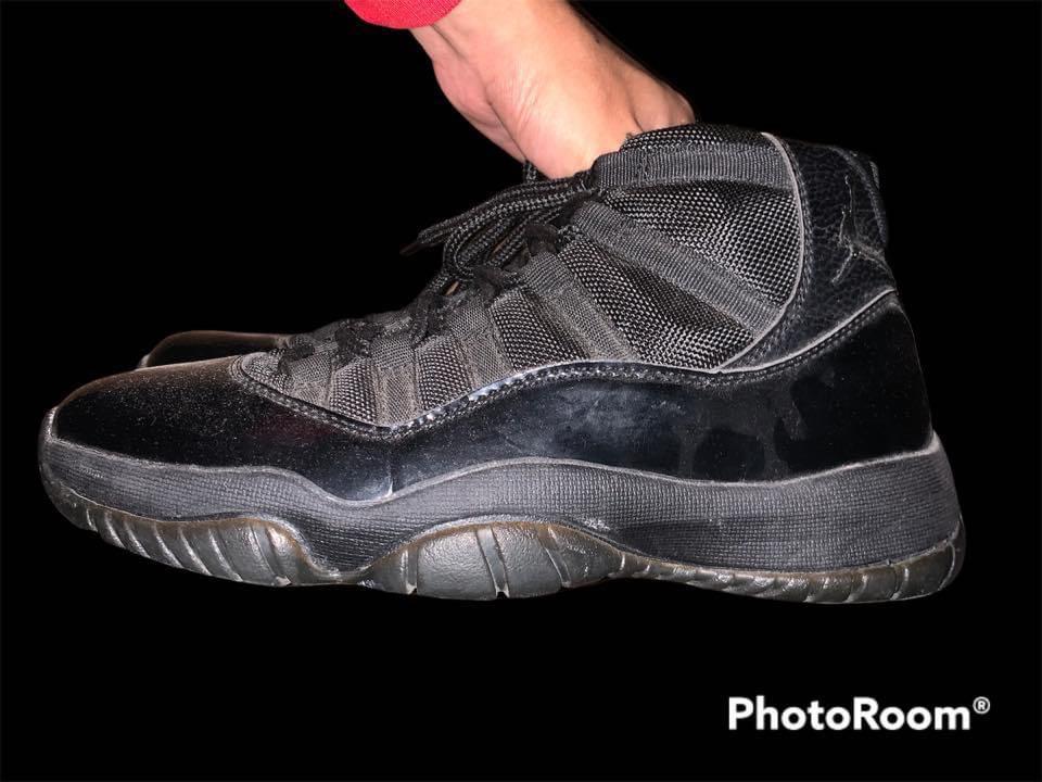 Pure black jordans clearance