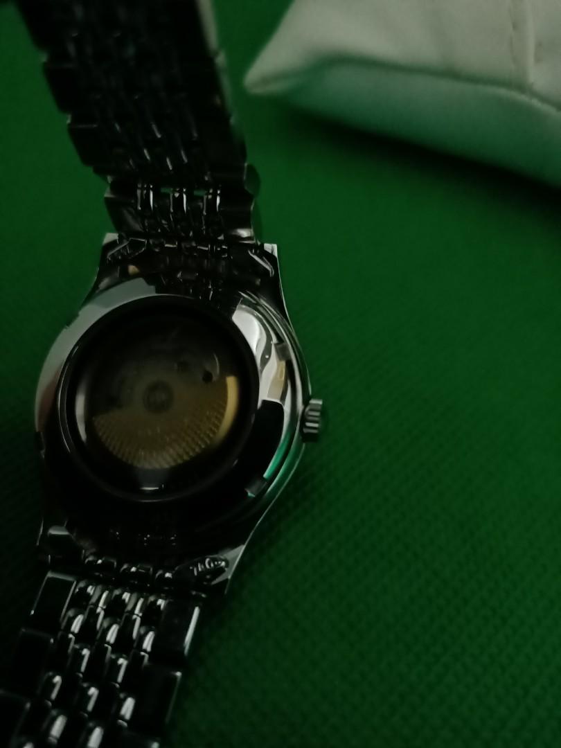 oris automatic pointer date (Category: Watches) located in Singapore. Submitted by vintagecollector_sg (Listing ID 1113891479, Image 2). Description: Oris automatic pointer date.