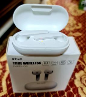 (Category: ) located in . Submitted by allearbuds_earphones (Listing ID 1113738734, Image 1). Description: .