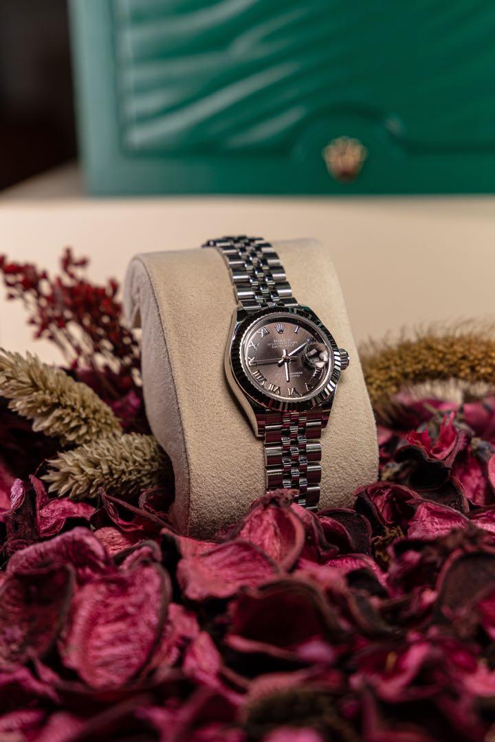 Rolex Datejust 28mm (Category: Watches) located in Singapore. Submitted by joannejyy (Listing ID 1113746708, Image 1). Description: .