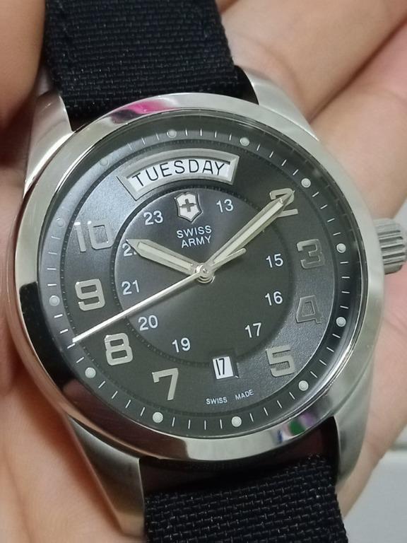 Victorinox day date discount