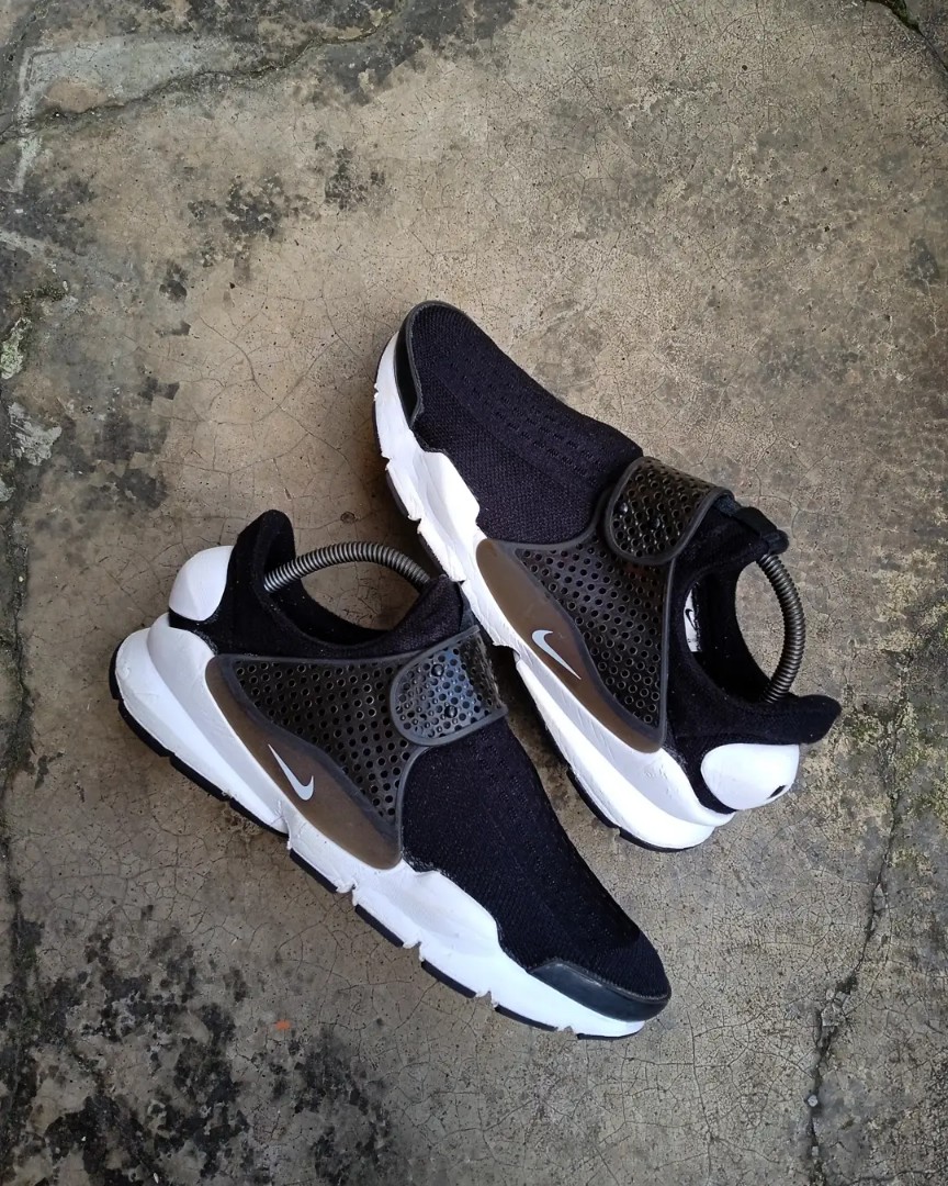 Nike sock dart harga hotsell
