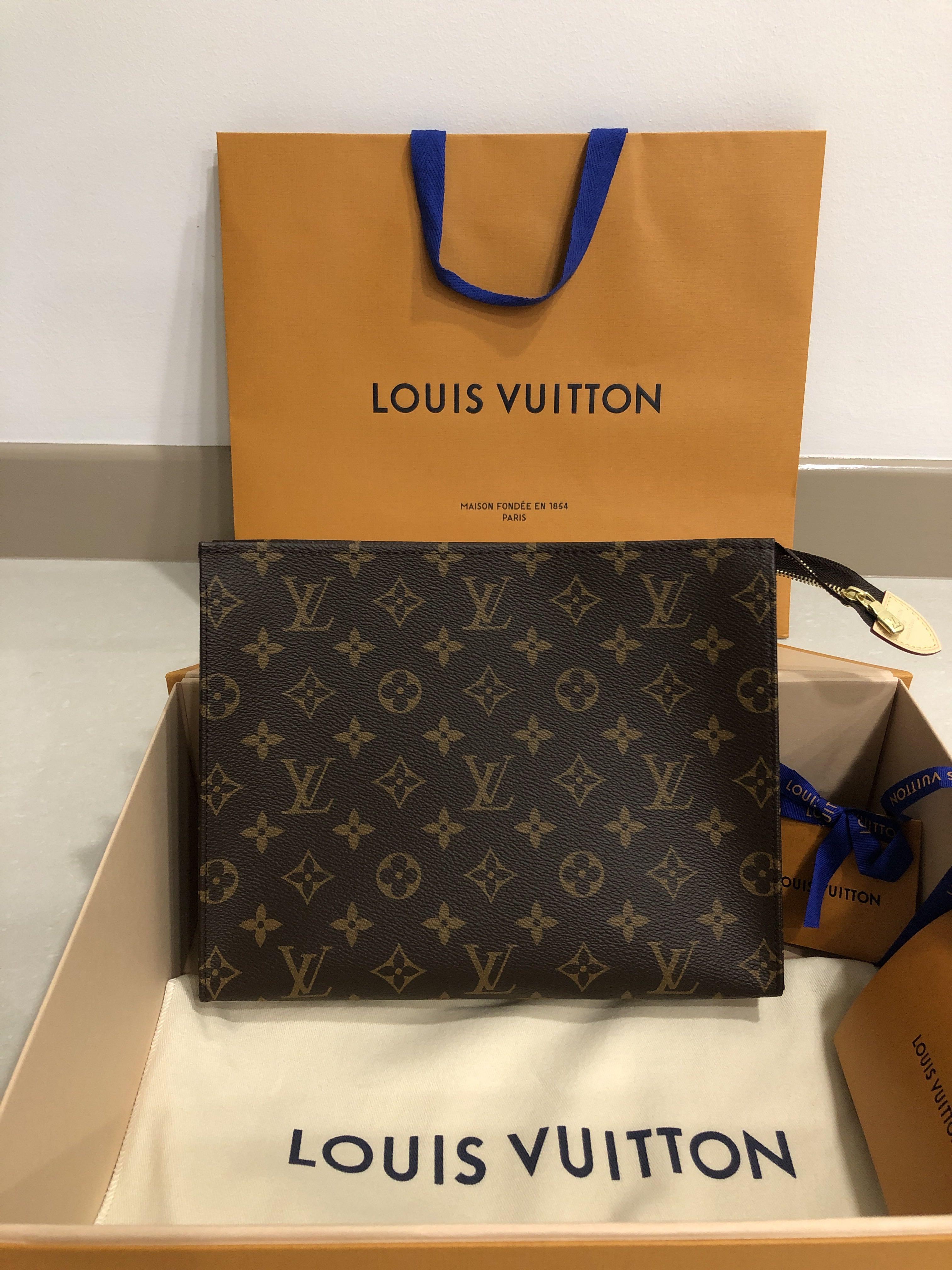 Chanel - Louis Vuitton, Sale n°2308, Lot n°426