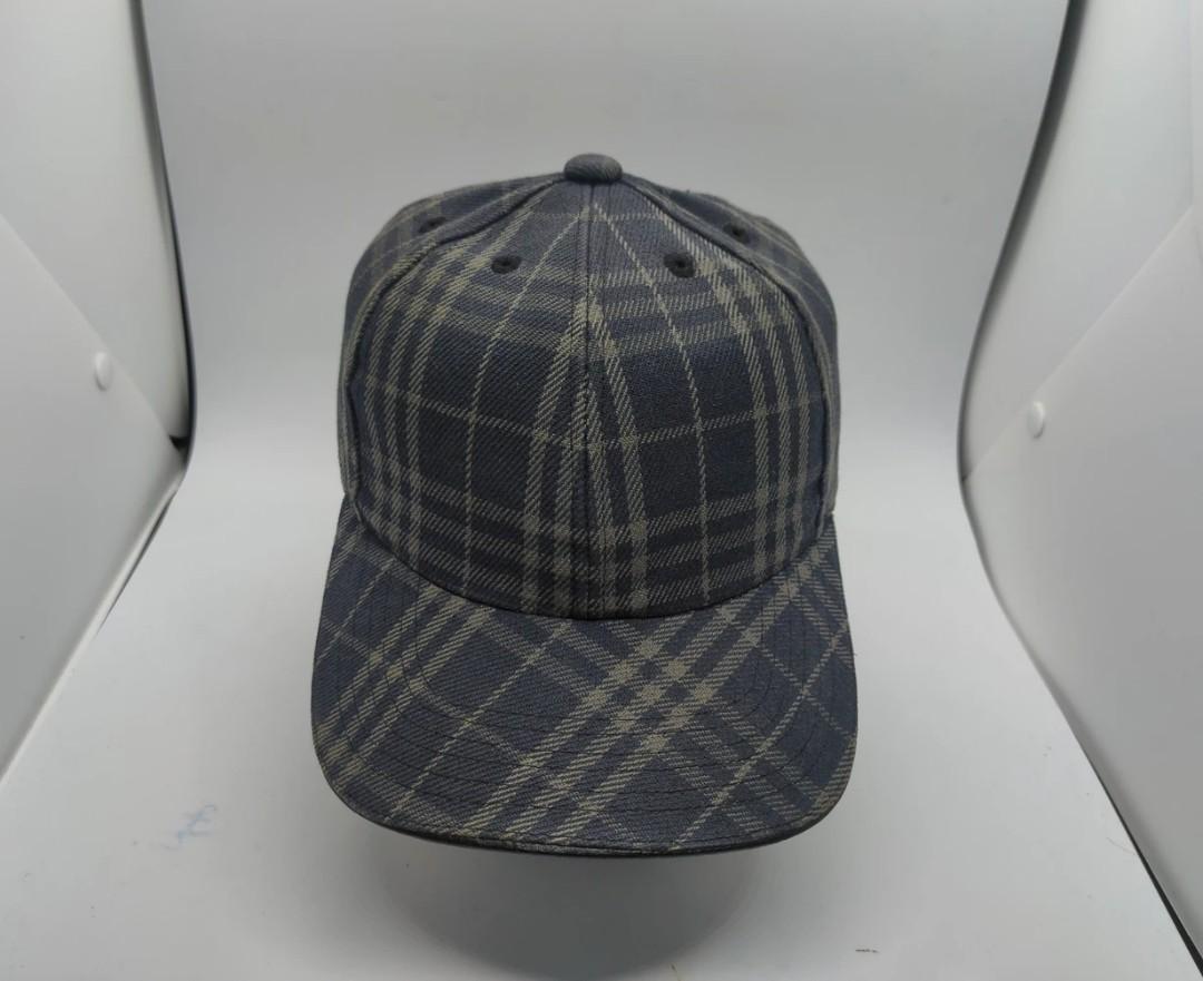 Burberry blue online label hat