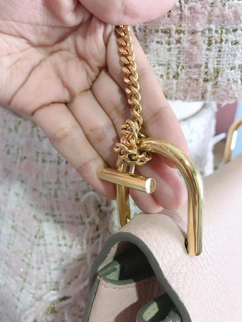 Chloe Drew Cement Pink (Category: Luxury Bags & Wallets) located in Baguio. Submitted by pinkberrylizzz (Listing ID 1114119348, Image 3). Description: Guaranteed authentic Already the lowest I could go As seen on Freddymylove Retails around 80,000 pesos No box, dustbag. Was misplaced in hotel Bought in London *with brown mark on flap. Barely noticeable. Can be professionally restored.