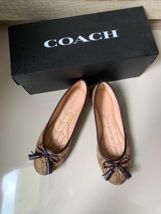Coach flat shoes original 100%, Barang Mewah, Pakaian di Carousell