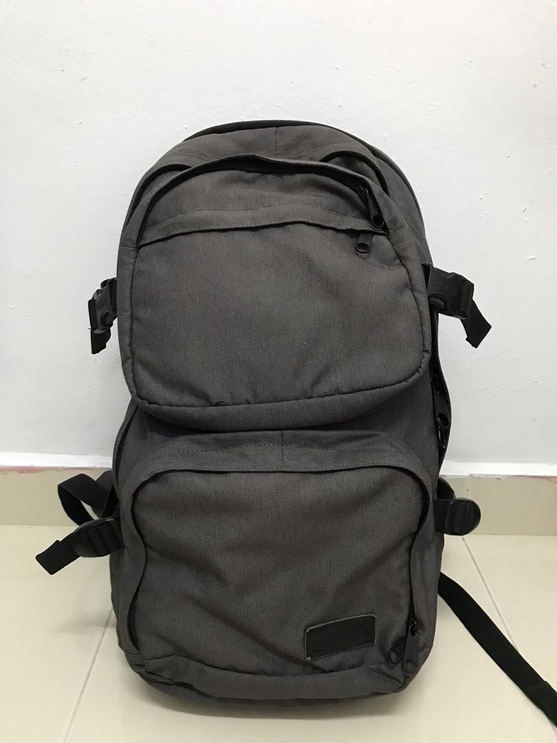 perspectief hulp kam Eastpak Hutson, Men's Fashion, Bags, Backpacks on Carousell