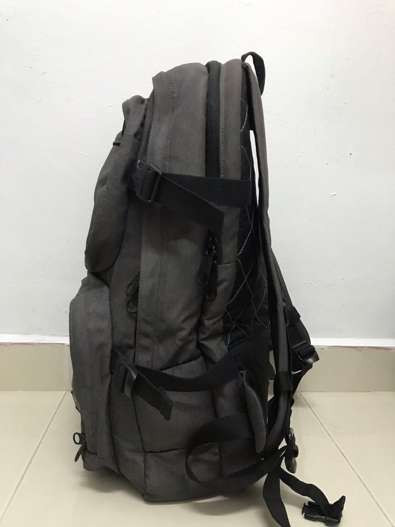 perspectief hulp kam Eastpak Hutson, Men's Fashion, Bags, Backpacks on Carousell