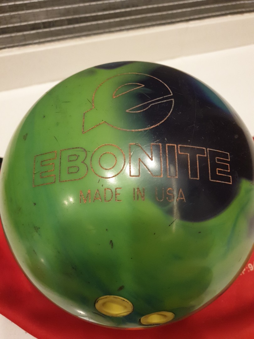 Ebonite Cyclone Bowling Ball 10 lbs, Sports Equipment, Sports & Games