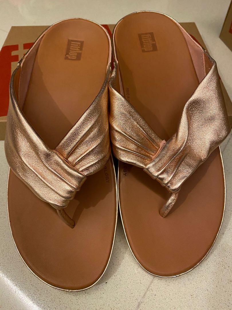 Gold hotsell fit flops