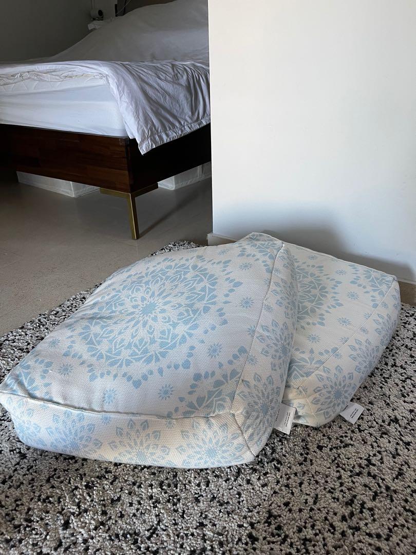 spotlight floor cushion