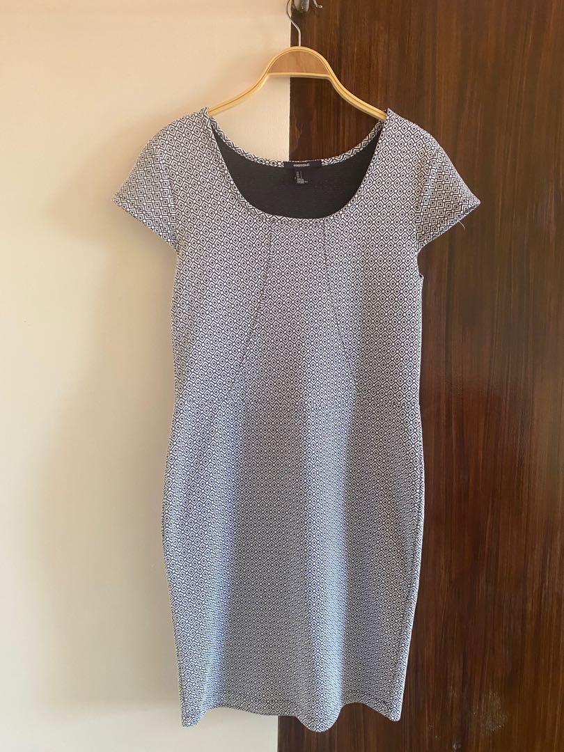 FOREVER 21 OVERRUNS Bodycon dress (Category: Dresses) located in Las Pinas. Submitted by chinggot1030 (Listing ID 1113962059, Image 1). Description: - Size L - Overruns - Body hugging, gives great shape to the body when worn.