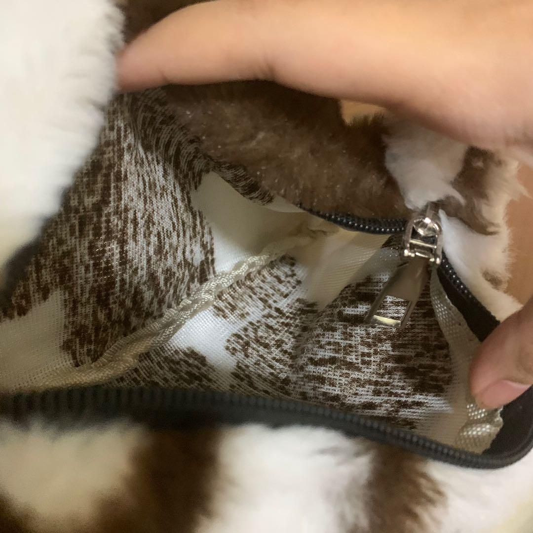 furry cow print baguette bag (Category: Shoulder Bags) located in Paranaque City. Submitted by _decluttered (Listing ID 1114126380, Image 2). Description: — used once ! mop: cod, gcash mod: ggx only. .