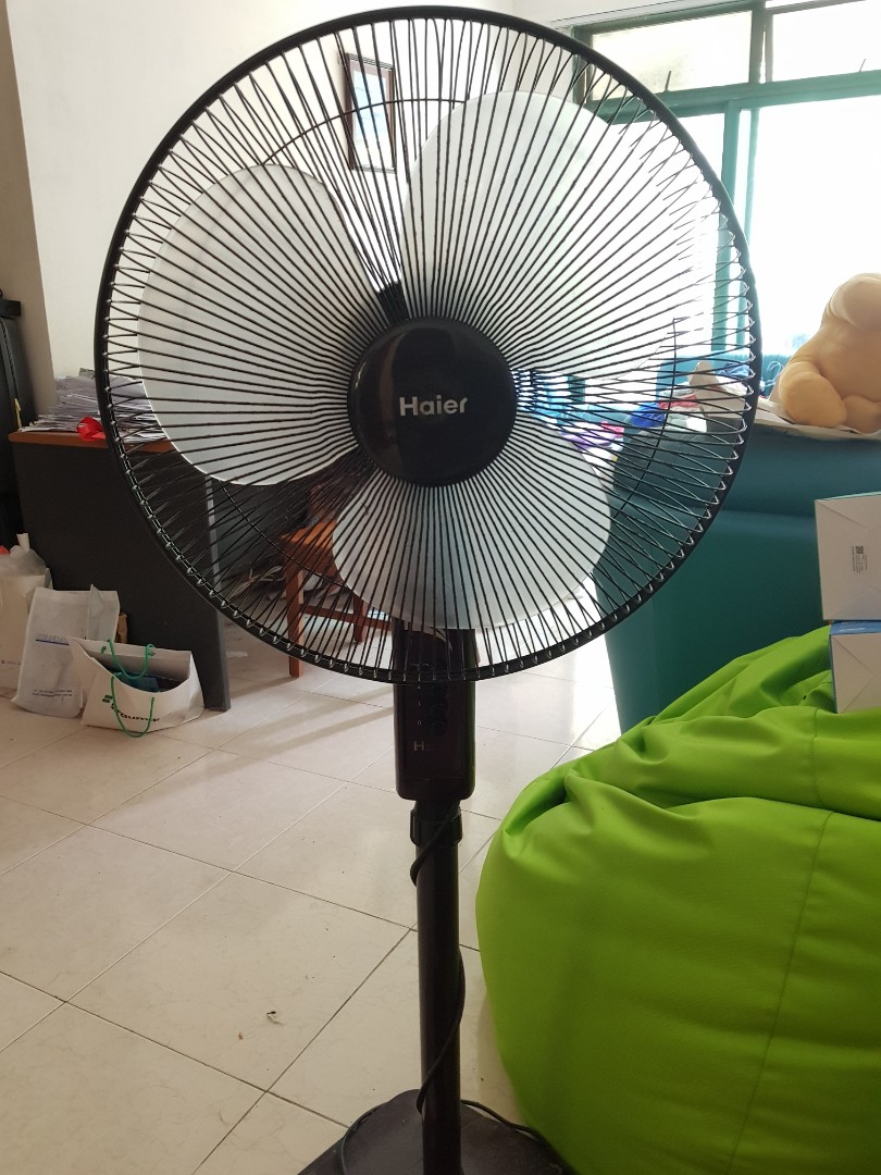 Haier standing fan, Furniture & Home Living, Lighting & Fans, Fans on