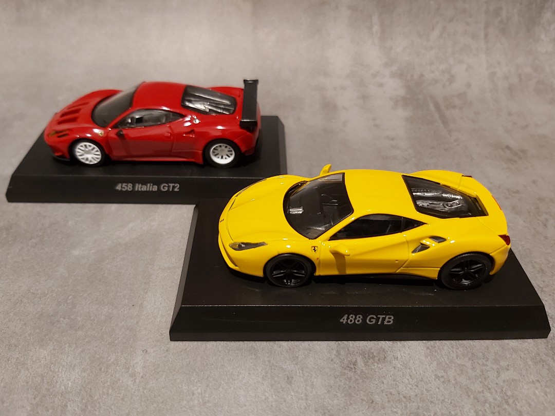 Kyosho 1:64 Ferrari 458 Italia GT2 + 488 GTB, 興趣及遊戲, 玩具