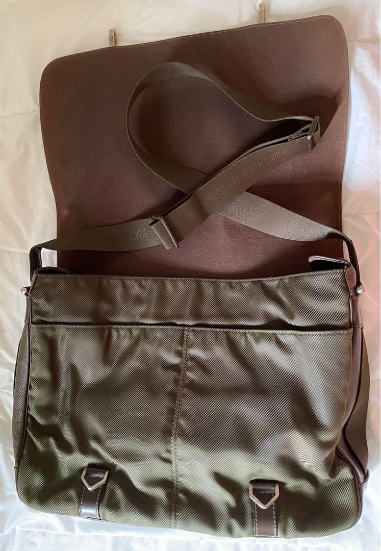 Louis Vuitton Grizzli Taiga Dersou Messenger Bag - Yoogi's Closet