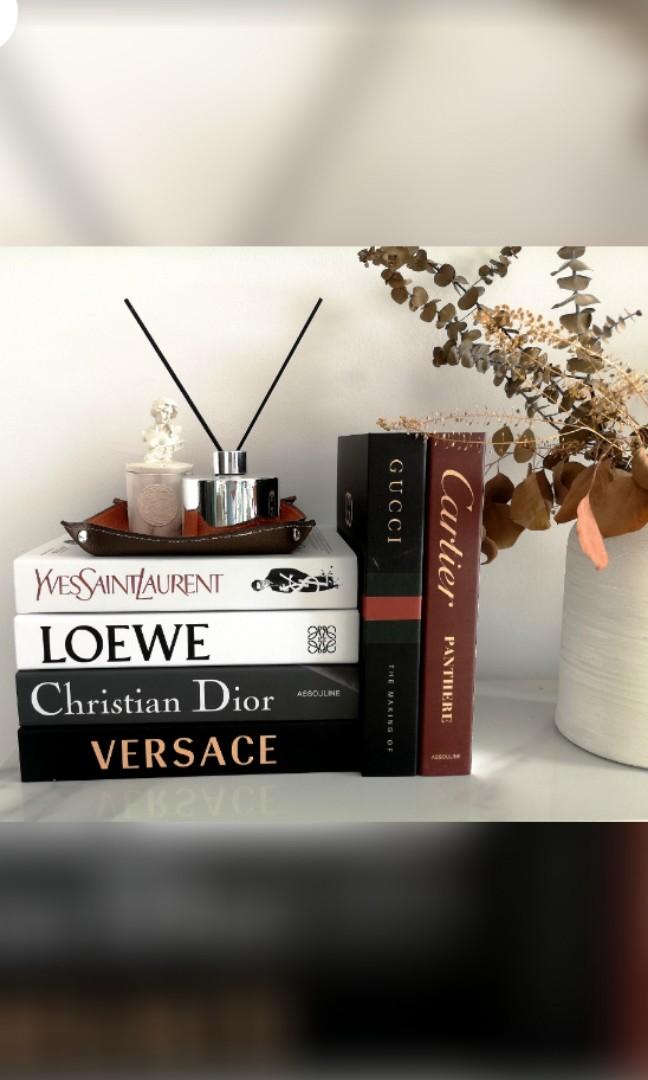 Decoracion de moda  Chanel book decor, Book decor, Coffee table