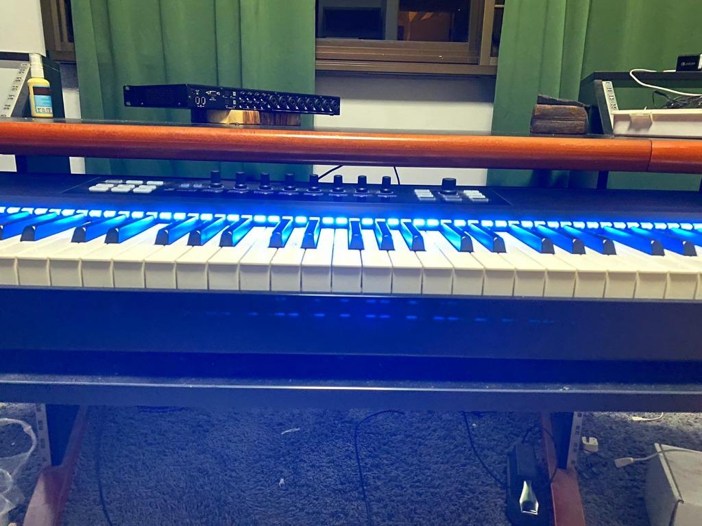 Native Instruments Komplete Kontrol S88 Mk1 Keyboard + sustain pedal