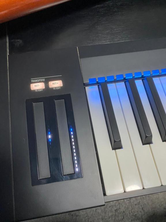 Native Instruments Komplete Kontrol S88 Mk1 Keyboard + sustain pedal