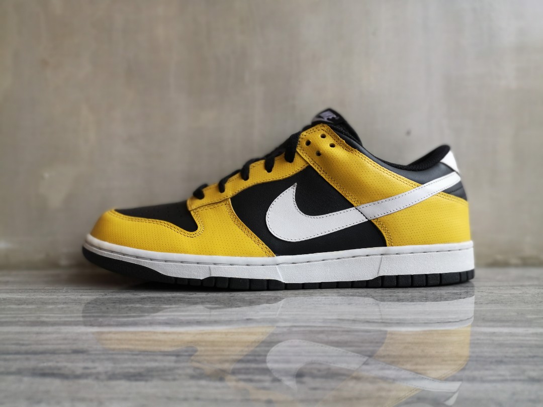 sb dunk low varsity maize