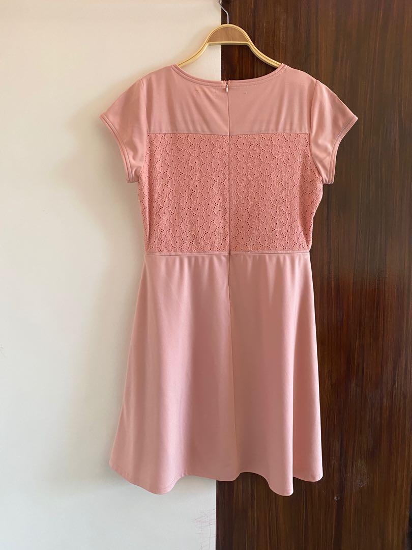 PAPERDOLLS Pink Dress (Category: Dresses) located in Las Pinas. Submitted by chinggot1030 (Listing ID 1113986353, Image 2). Description: - Size XL on tag - Zippered back - Thick and high quality fabric.