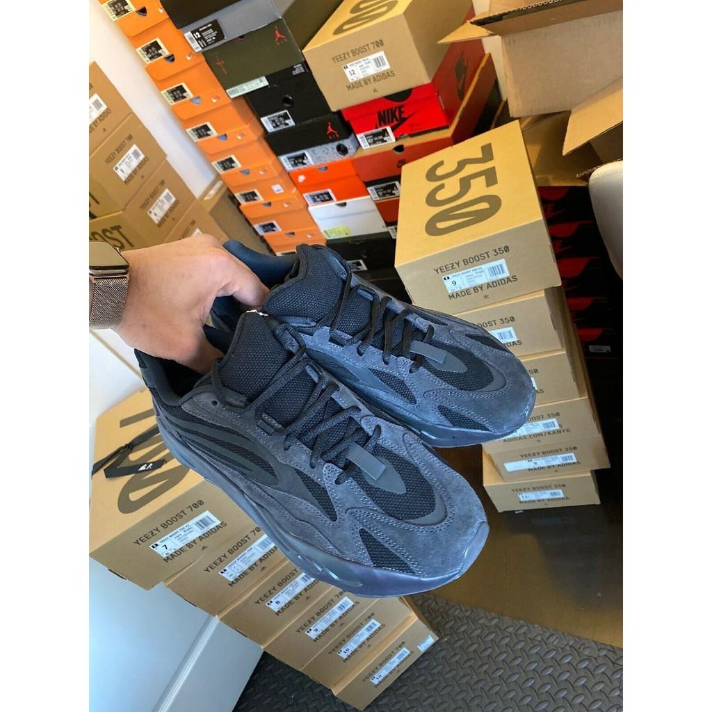 Yeezy sales 35 vantablack