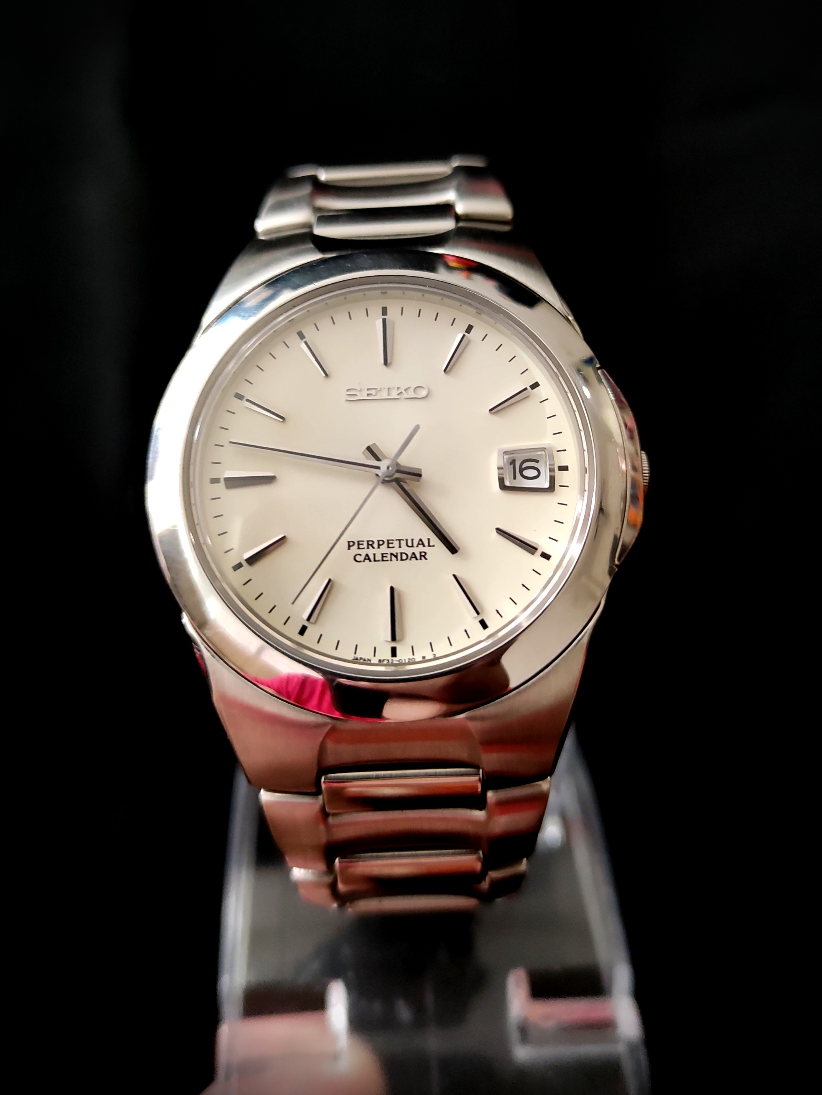 Seiko Perpetual Calendar 8F32 (JDM), Men's Fashion, Watches & Accessories,  Watches on Carousell