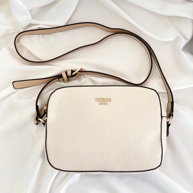 Guess sale signature handbag