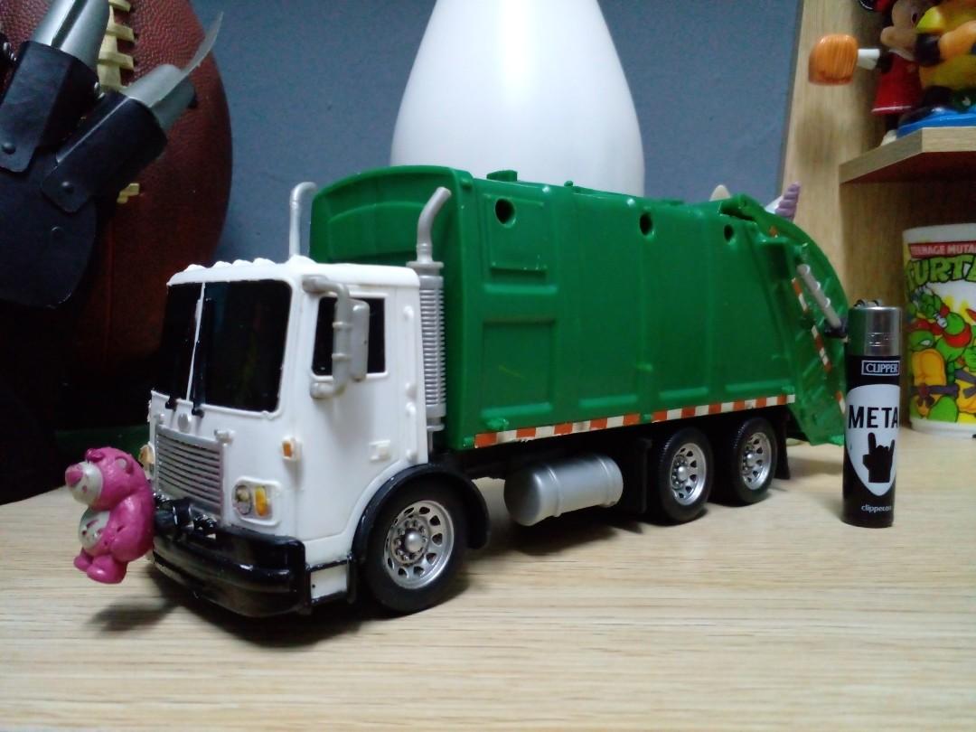 Toy Story 3 Matchbox talking Lotso garbage truck