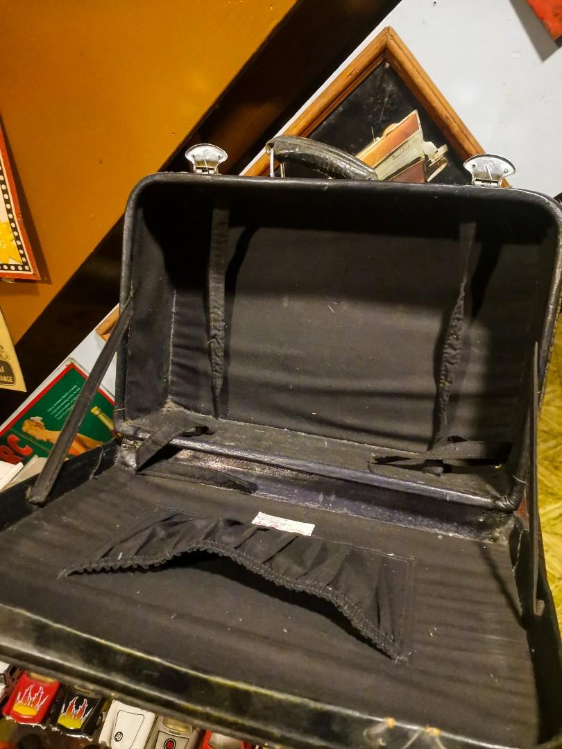 Vintage Leather Luggage Bag (Category: Luggage) located in Manila. Submitted by sinaunang_gamit (Listing ID 1114074459, Image 3). Description: Vintage Leather Luggage Bag 1500 only 15 x 10 x 4.5 inches.