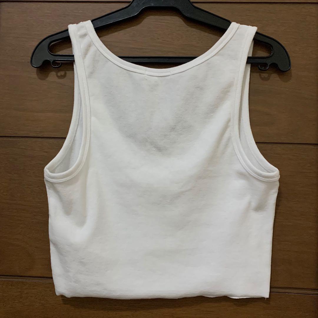 white tank top (Category: Sleeveless) located in Paranaque City. Submitted by _decluttered (Listing ID 1114123647, Image 2). Description: — used once ! mop: gcash, cod mod: ggx .