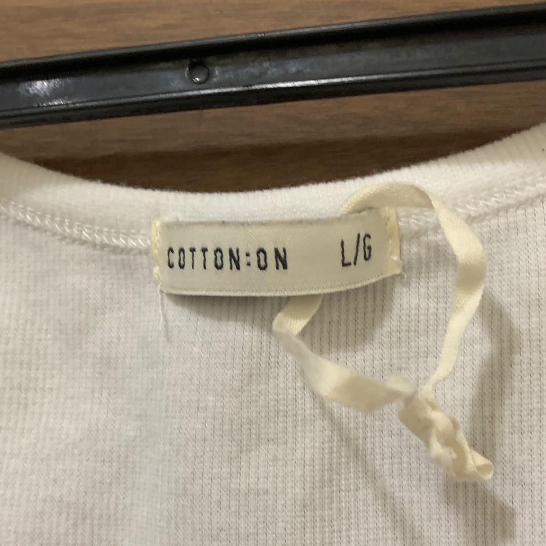 white tank top (Category: Sleeveless) located in Paranaque City. Submitted by _decluttered (Listing ID 1114123647, Image 3). Description: — used once ! mop: gcash, cod mod: ggx .