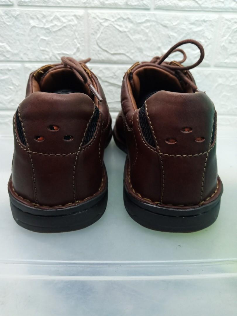 Clarks est 1825 shop