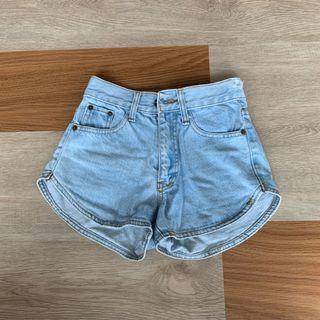 High Waisted light Denim Shorts curve cut