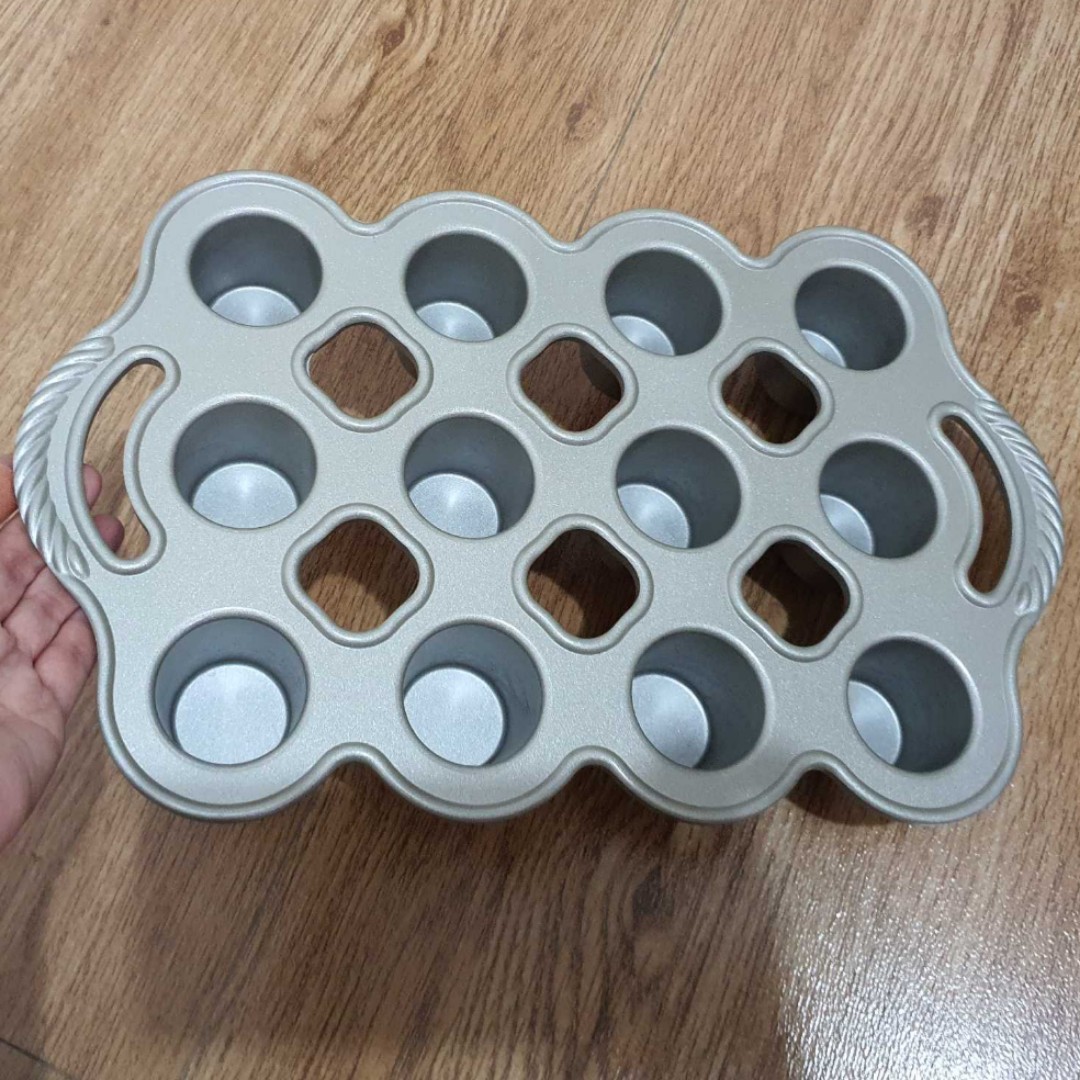 Nordic Ware Petite Popover Pan 12 cavity pan, Furniture & Home Living